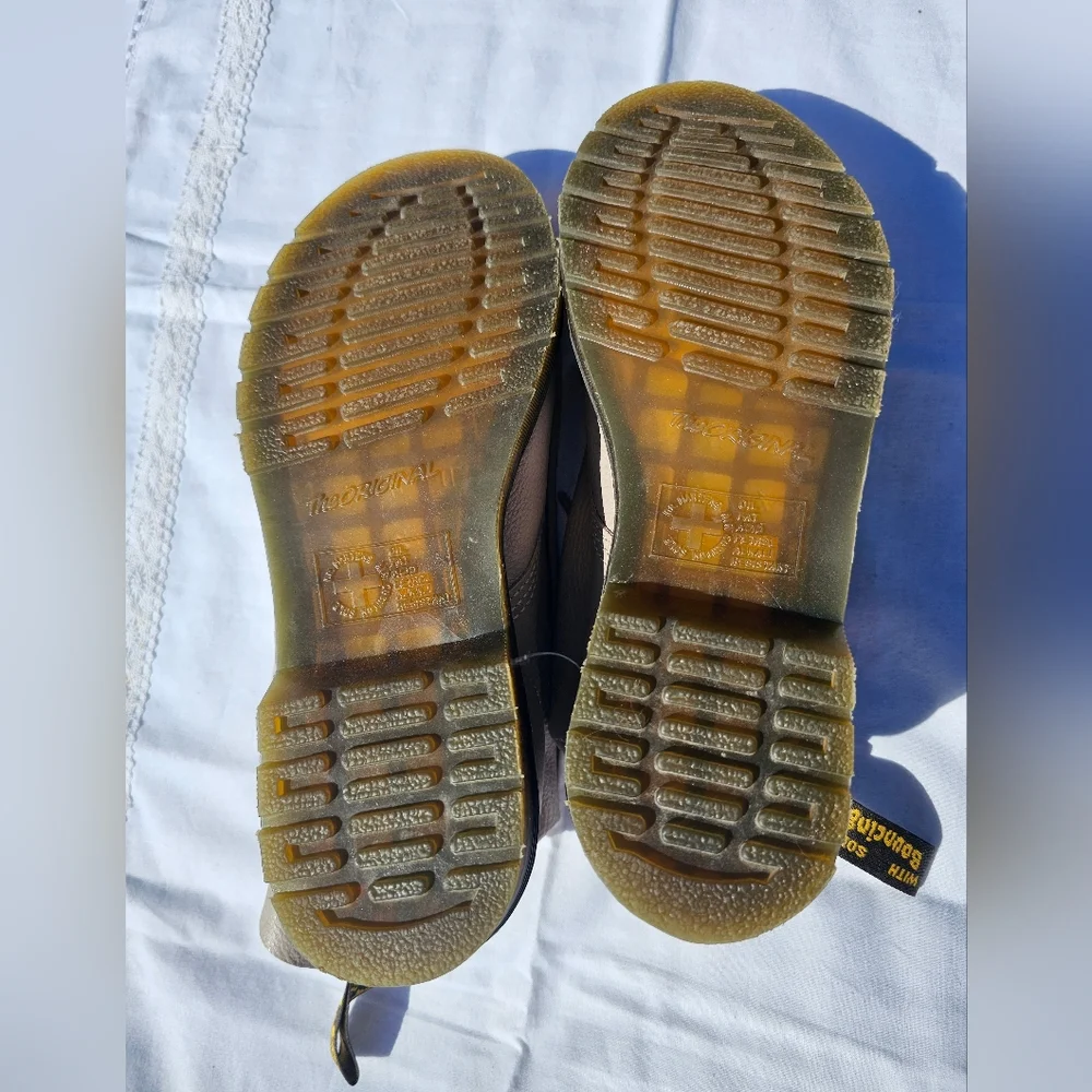 Authentic Dr. Martens 1460 Pascal Virginia Leather Boots – Parchment Beige - Picture 11 of 16